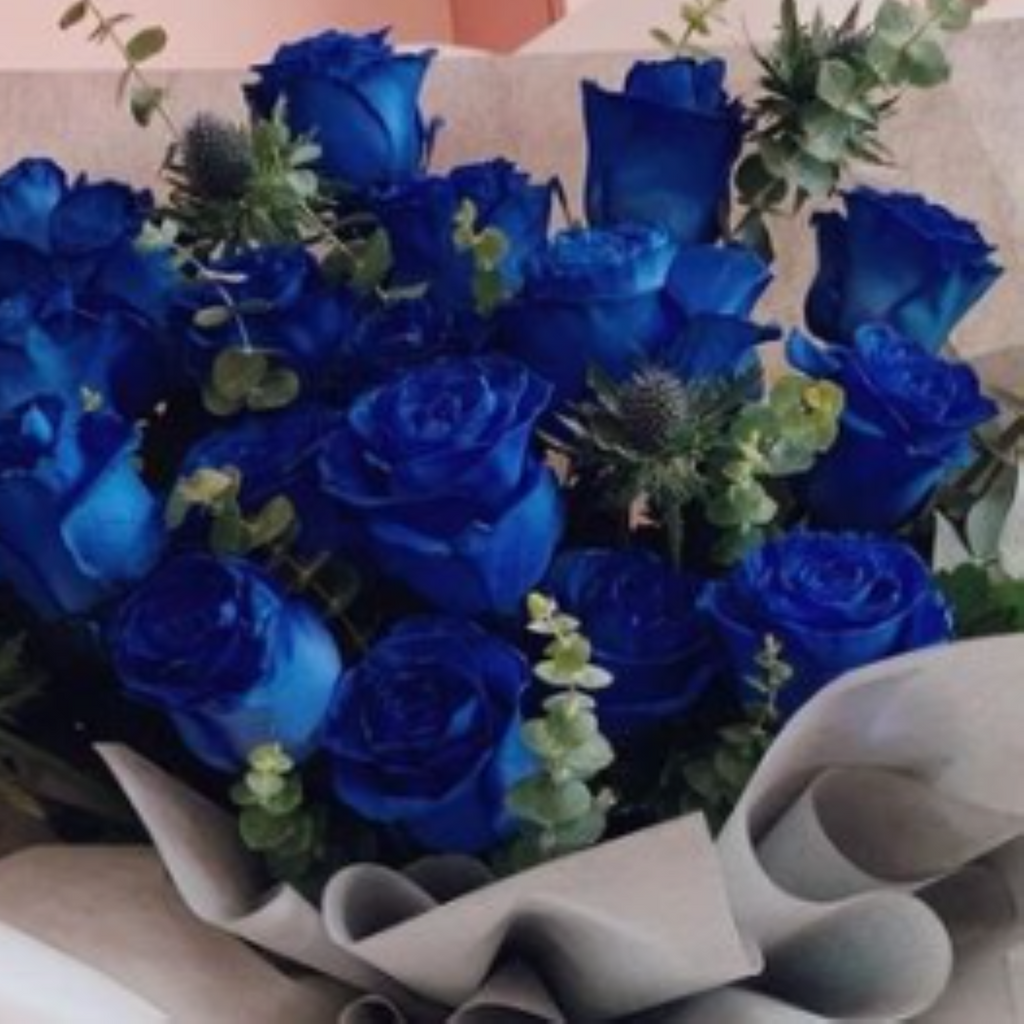 Bouquet de roses bleus et soupir de bébé